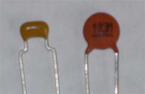 Photograph of ceramic and monolotihic capacitors